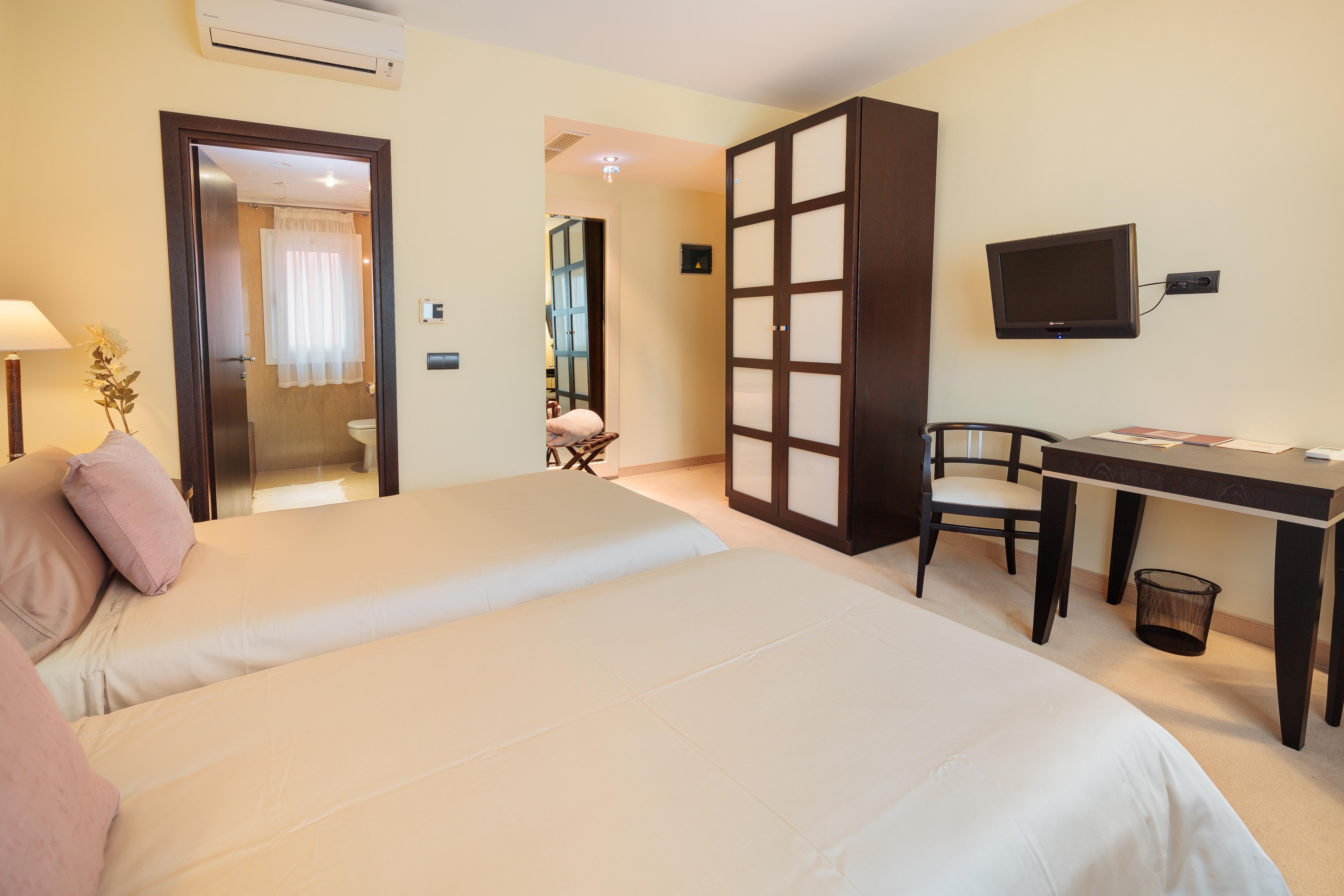 Hotel San Miguel ماهون المظهر الخارجي الصورة